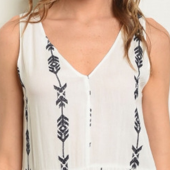 Sleeveless Embroidered V-Neck Top - Picture 4 of 7